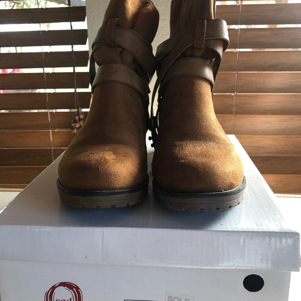 Boots - Picture 6 of 8